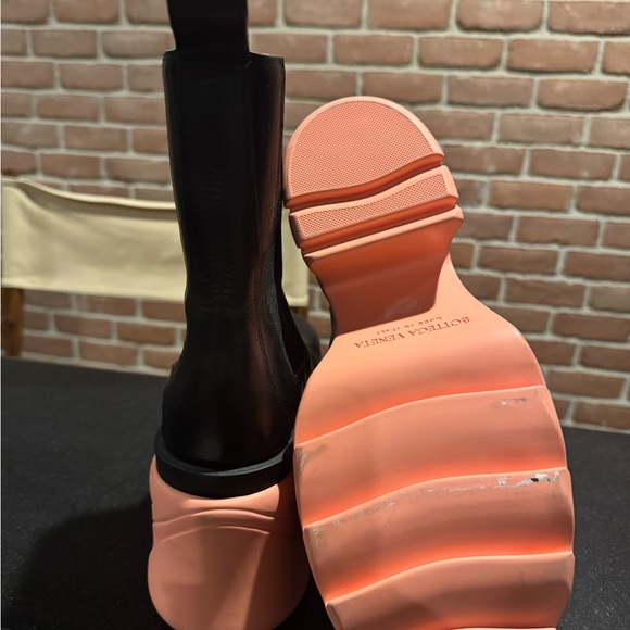 Bottega Veneta Flash Chelsea Boots - Picture 8 of 8